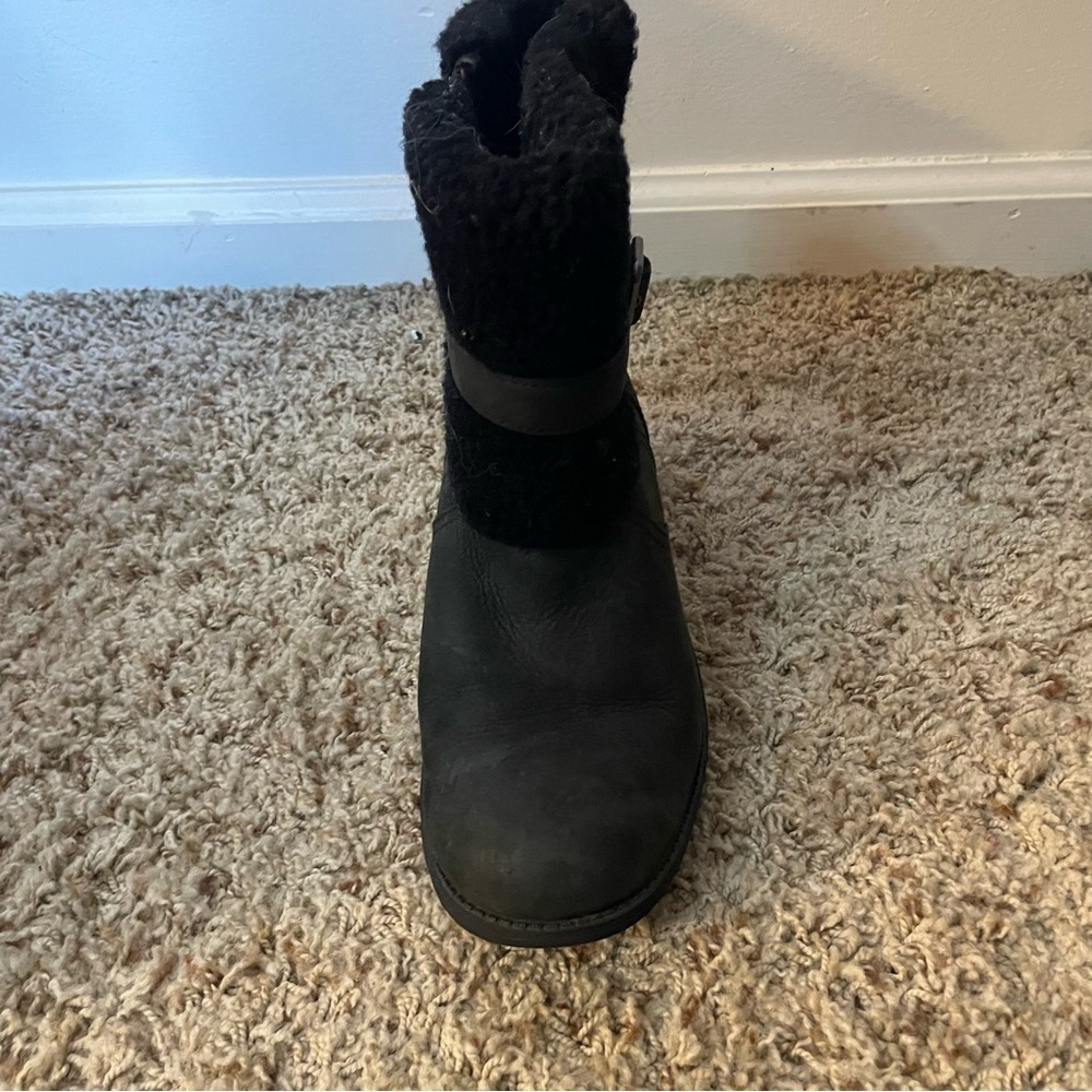 UGG Cozy Black Ankle Left Boot with Buckle- one boot only size 7.5 - Picture 5 of 7